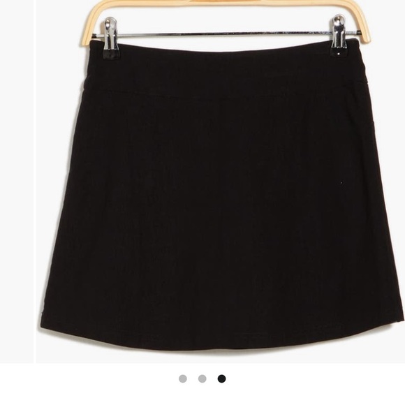 BY DESIGN travel skort - black - size small - Picture 2 of 7